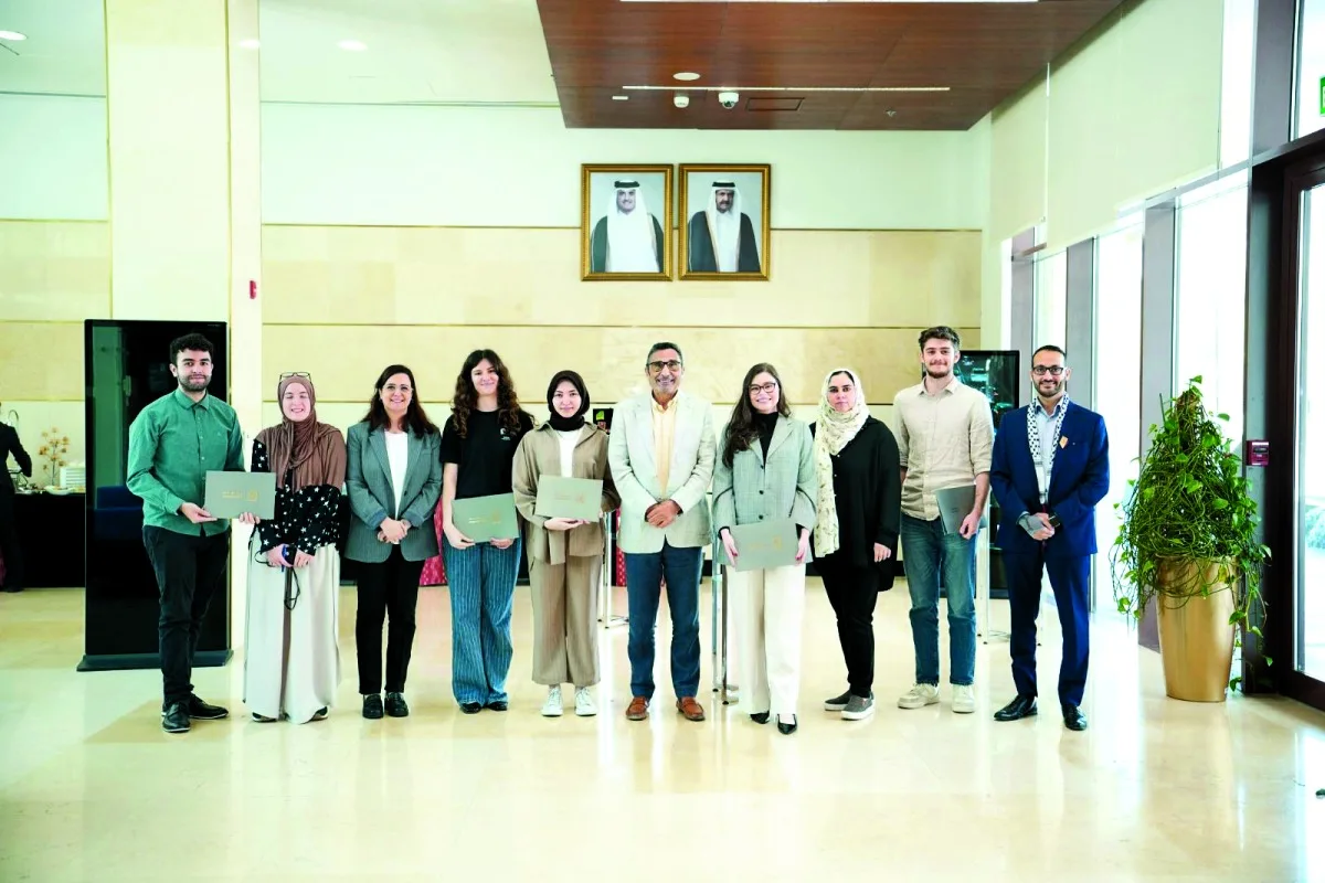 مركز اللغات يحتفي بتخريج الدفعة الـ 13