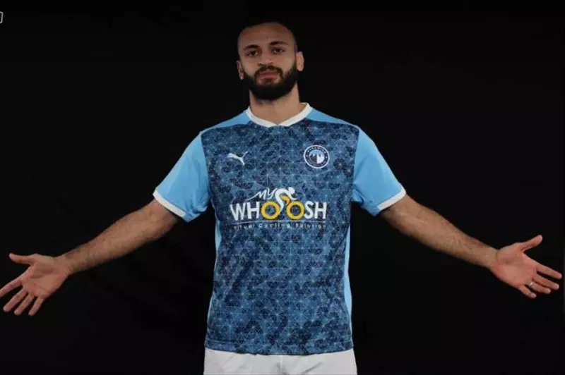 مروان حمدي يُ shines بتسجيله هدفين خلال 8 دقائق ويوجه بيراميدز نحو التفوق على بتروجيت. مروان حمدي يُ shines بتسجيله هدفين خلال 8 دقائق ويوجه بيراميدز نحو التفوق على بتروجيت.