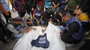 مسؤول فلسطيني يدعو إلى إنشاء محكمة دولية لمحاكمة الإسرائيليين المتورطين في قتل الصحفيين