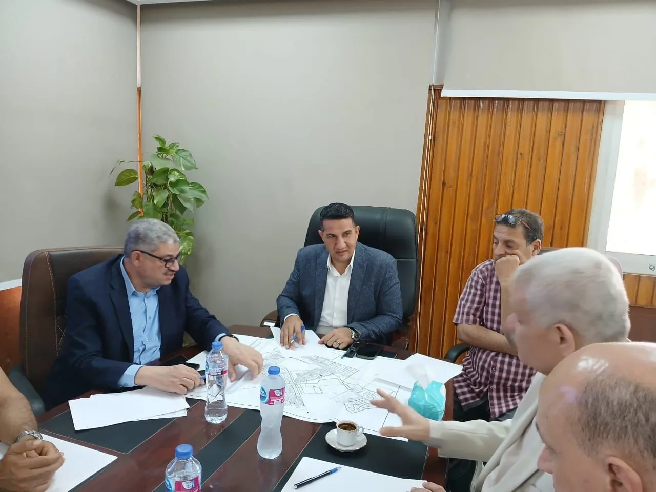 مسؤولون عن الإسكان يراقبون توفير الطاقة الكهربائية لامتداد بني سويف الجديدة مسؤولون عن الإسكان يراقبون توفير الطاقة الكهربائية لامتداد بني سويف الجديدة