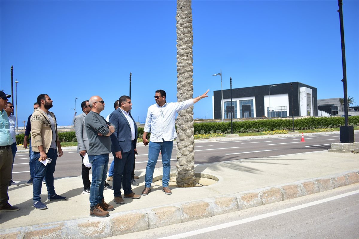 مسئولو “الإسكان” يتفقدون كومبوند مزارين والشواطئ والمدينة التراثية بالعلمين الجديدة