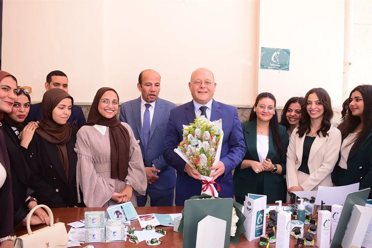 مستحضرات طبيعية لعلاج الإكزيما والصدفية والتهاب المفاصل بمشاريع تخرج طلاب صيدلة سوهاج