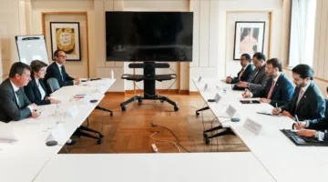 مستشار رئيس الوزراء وممثل وزارة الخارجية يلتقي بمسؤولين بلجيكيين