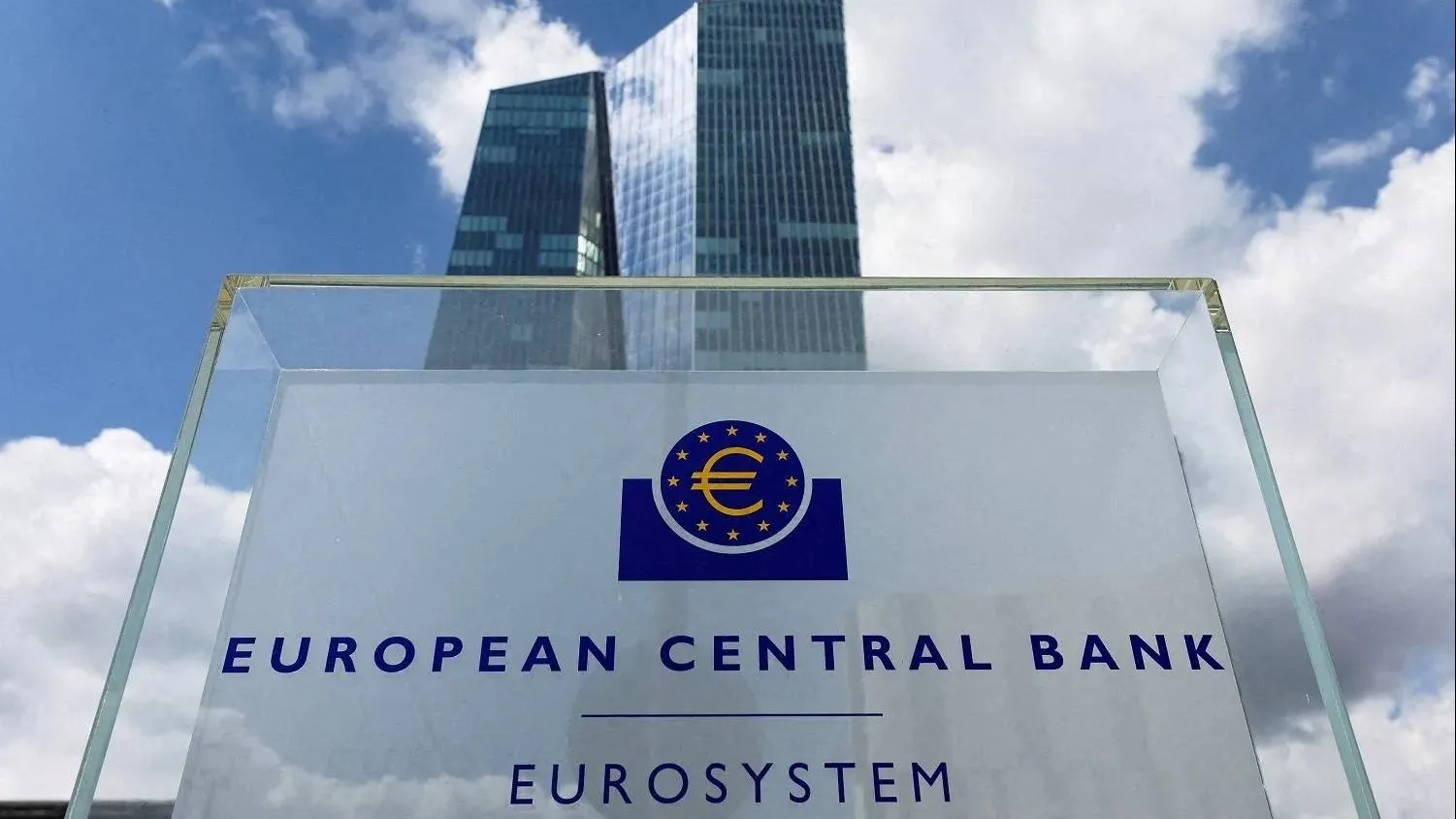 مستشار في البنك المركزي الأوروبي ينبه من تأثير السياسات التجارية الأمريكية على النظام المالي العالمي مستشار في البنك المركزي الأوروبي ينبه من تأثير السياسات التجارية الأمريكية على النظام المالي العالمي