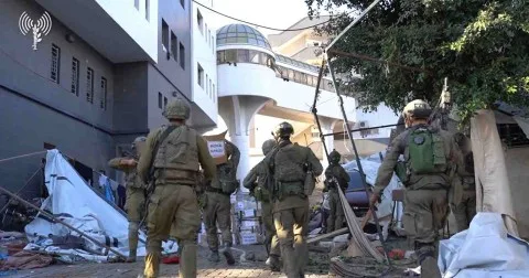 مستشفى العودة في غزة يعلن عن بدء الجيش الإسرائيلي عملية “نقل قسري” للمرضى والعاملين. مستشفى العودة في غزة يعلن عن بدء الجيش الإسرائيلي عملية “نقل قسري” للمرضى والعاملين.