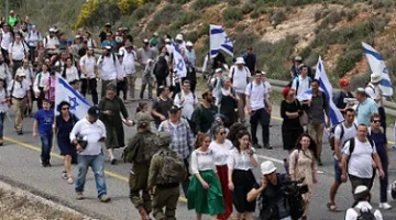 مستوطنون إسرائيليون ينصبون خيمة وكرفان على أراضي فلسطينية في الضفة الغربية