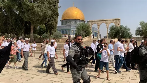 مستوطنون يقتحمون باحات المسجد الأقصى