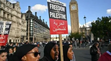 مسلمو بريطانيا يدعون إلى حظر بيع الأسلحة لإسرائيل والاعتراف بفلسطين.