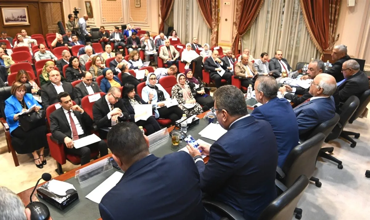 مشاداة بين النواب وأستاذ قانون بسبب اعتبارالاجرة التافهة باطلة لعقد الإيجار