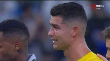 مشهد صادم.. حزن رونالدو بعد خروج النصر من دوري أبطال آسيا