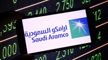 مصادر تكشف: “أرامكو” السعودية تفكر في تصريف أصول لتأمين السيولة بسبب تراجع أسعار النفط الخام.