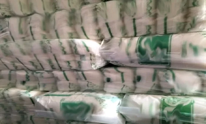 مصادرة 5 أطنان من السكر والأرز غير المعروف مصدرهما خلال حملات تفتيشية في الشرقية مصادرة 5 أطنان من السكر والأرز غير المعروف مصدرهما خلال حملات تفتيشية في الشرقية