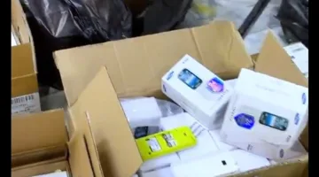 مصادرة أكثر من 35 ألف منتج مقلد للهواتف الذكية وإكسسواراتها في الرياض