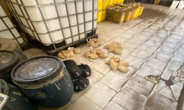 مصادرة طحينة تحتوي على مواد خام غير معروفة في الخانكة
