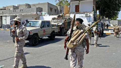 مصر تدعو الفرقاء في ليبيا إلى التهدئة وتحذر مواطنيها من التسرع مصر تدعو الفرقاء في ليبيا إلى التهدئة وتحذر مواطنيها من التسرع