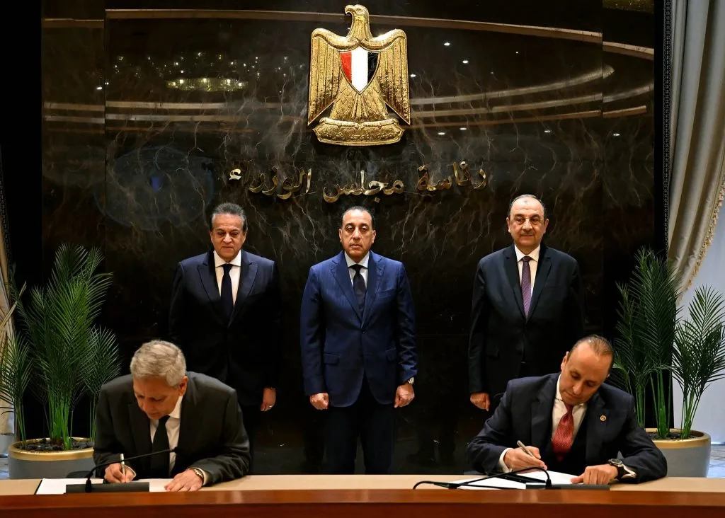 مصر والولايات المتحدة تبرمان اتفاقية لشراكة في إنتاج وتصدير الأدوية للأسواق العالمية. مصر والولايات المتحدة تبرمان اتفاقية لشراكة في إنتاج وتصدير الأدوية للأسواق العالمية.