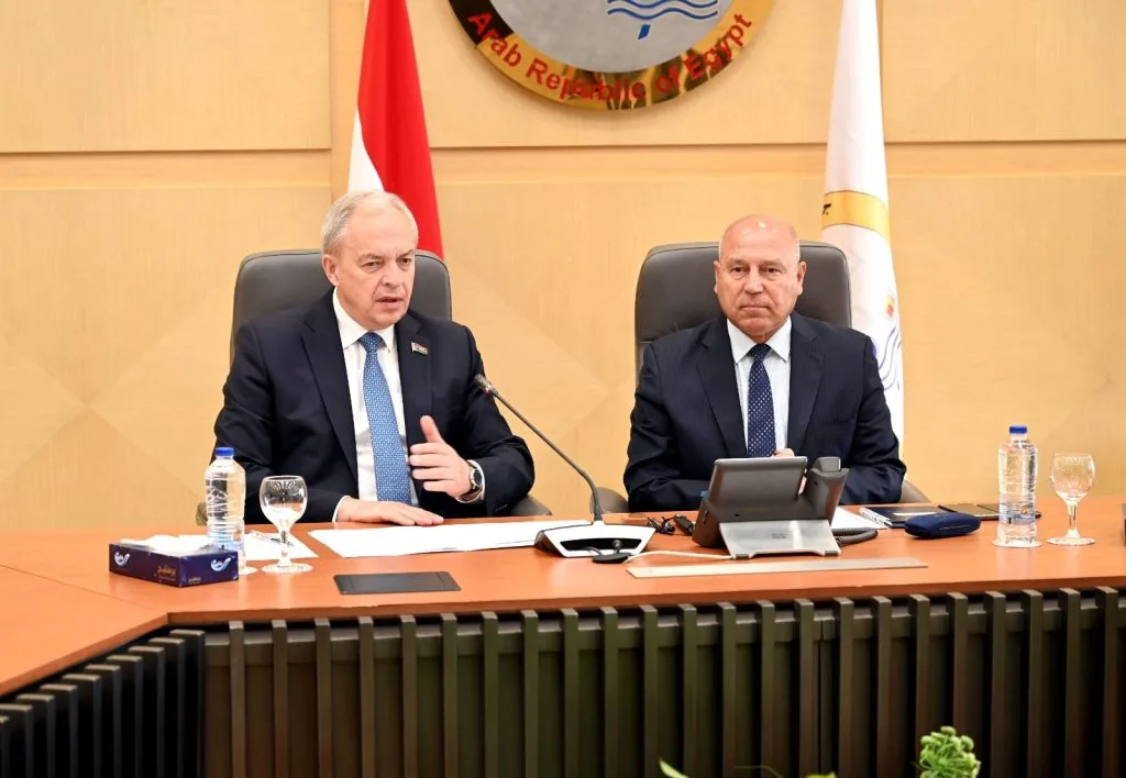 مصر وبيلاروسيا تستعرضان إمكانية إنشاء مشروع مشترك لإنتاج الجرارات الزراعية. مصر وبيلاروسيا تستعرضان إمكانية إنشاء مشروع مشترك لإنتاج الجرارات الزراعية.