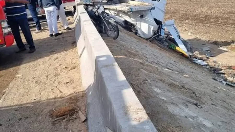 مصرع شخص وإصابة آخر في حادث تصادم بين سيارة نقل وشاحنة سوزوكي في الشرقية
