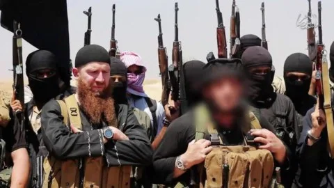 مصرع عنصر أمني وثلاثة عناصر من تنظيم الدولة الإسلامية خلال حملة ضدهم في سوريا مصرع عنصر أمني وثلاثة عناصر من تنظيم الدولة الإسلامية خلال حملة ضدهم في سوريا