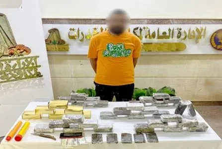 مصرع عنصر إجرامي عقب تبادل النيران مع الشرطة.. وضبط تشكيل بحوزتهم مخدرات بـ10 ملايين جنيه مصرع عنصر إجرامي عقب تبادل النيران مع الشرطة.. وضبط تشكيل بحوزتهم مخدرات بـ10 ملايين جنيه
