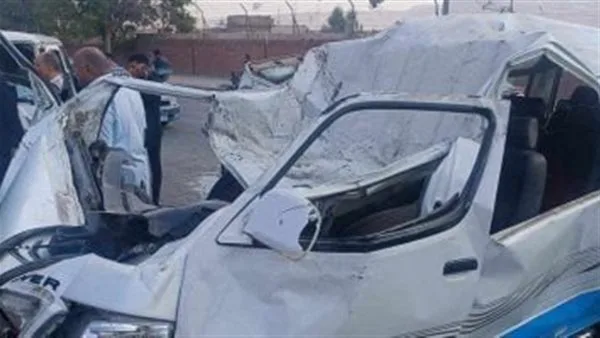 مصرع وإصابة 15 فردًا في حادث تصادم بين شاحنة وميكروباص في البحيرة مصرع وإصابة 15 فردًا في حادث تصادم بين شاحنة وميكروباص في البحيرة
