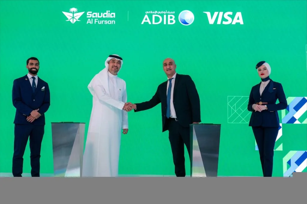 مصرف «أبو ظبي الإسلامي» يطلق أول بطاقة ائتمان دولية لـ«الفرسان» السعودية