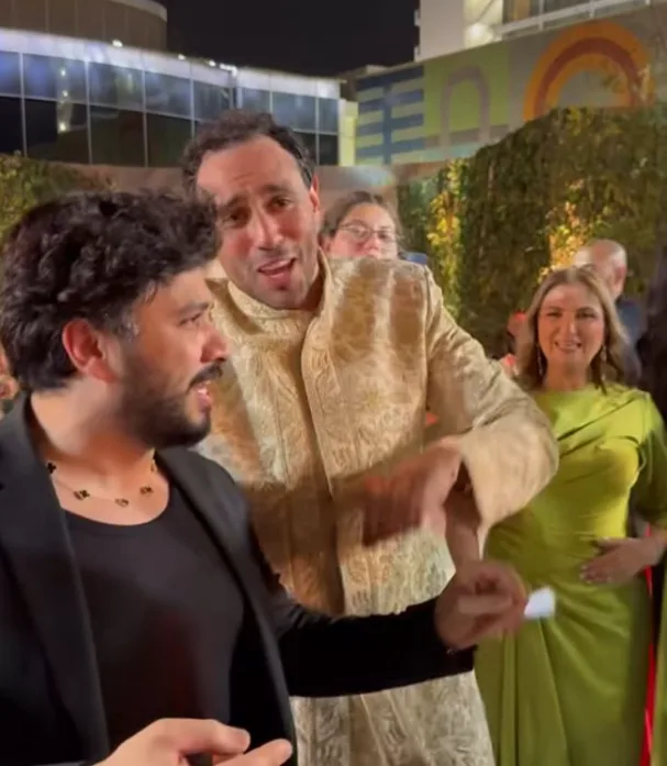 مصطفى حجاج يحيي زفاف رامي عاشور بأجواء هندية مبهجة