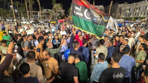 مظاهرات جديدة في طرابلس تطالب بإسقاط الحكومة الليبية مظاهرات جديدة في طرابلس تطالب بإسقاط الحكومة الليبية