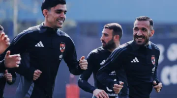 مظهر لاعب معاق خلال جلسة التصوير الرسمية للفريق الأهلي بزي بطولة كأس العالم للأندية