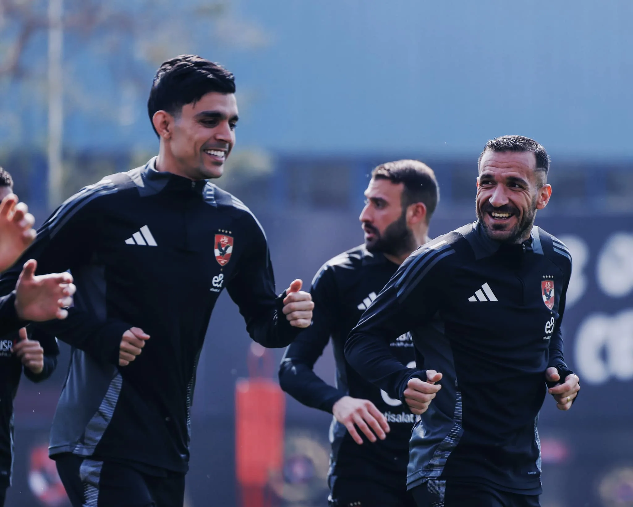 مظهر لاعب معاق خلال جلسة التصوير الرسمية للفريق الأهلي بزي بطولة كأس العالم للأندية مظهر لاعب معاق خلال جلسة التصوير الرسمية للفريق الأهلي بزي بطولة كأس العالم للأندية