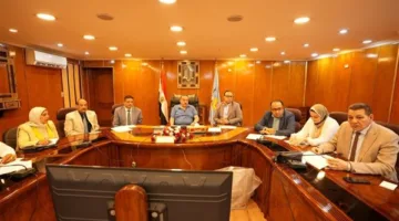 مع حضور وفد من رئاسة مجلس الوزراء.. محافظ أسيوط يعقد اجتماعًا لمتابعة تقدم مشروعات حياة كريمة