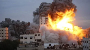 معاريف: هجوم كل 4 دقائق على غزة
