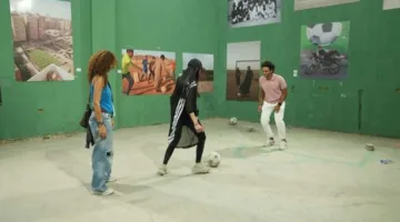 معرض “كرة القدم” يسجل تاريخ اللعبة الشهيرة وبداياتها في الشوارع خلال أسبوع القاهرة للصورة