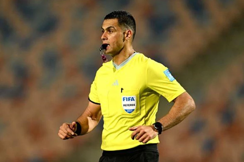 معروف يدير مباراة بيراميدز وسيراميكا في المنافسة على لقب الدوري معروف يدير مباراة بيراميدز وسيراميكا في المنافسة على لقب الدوري