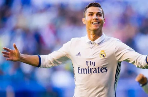 مفاجأة.. إجابة ريال مدريد على طلب الجماهير بعودة رونالدو. مفاجأة.. إجابة ريال مدريد على طلب الجماهير بعودة رونالدو.