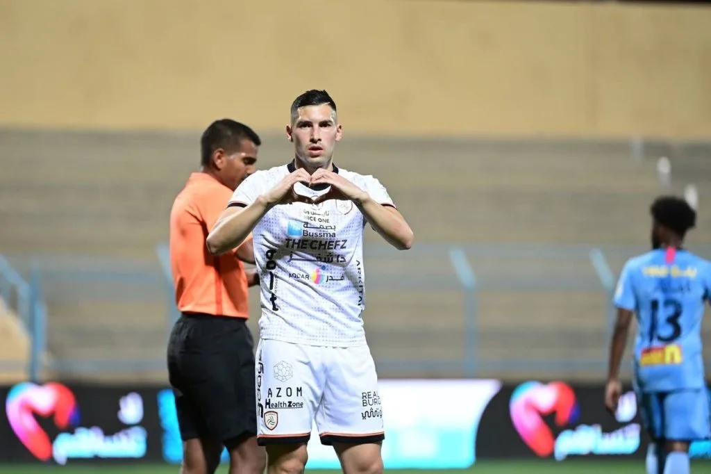 مفاجأة.. نجم الدوري السعودي قد يرجع إلى الإمارات مفاجأة.. نجم الدوري السعودي قد يرجع إلى الإمارات