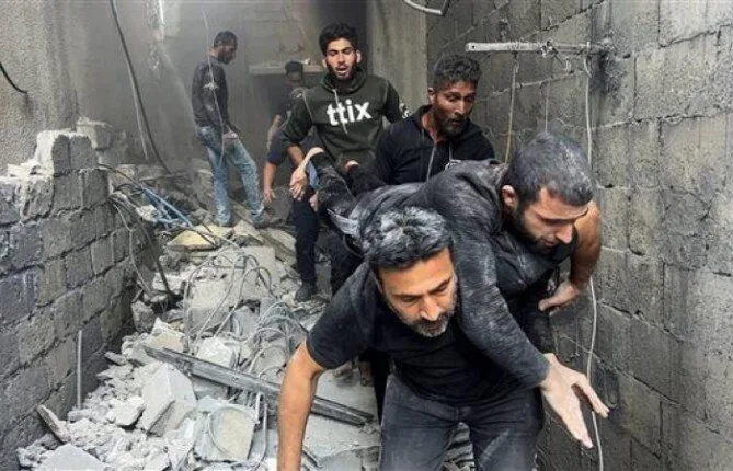 مقتل 13 شخصًا وجرح آخرين جراء قصف الاحتلال لمناطق في قطاع غزة مقتل 13 شخصًا وجرح آخرين جراء قصف الاحتلال لمناطق في قطاع غزة
