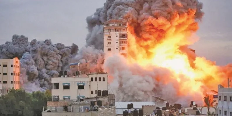 مقتل 14 فلسطينيًا نتيجة الغارات الإسرائيلية على شمال ووسط قطاع غزة. مقتل 14 فلسطينيًا نتيجة الغارات الإسرائيلية على شمال ووسط قطاع غزة.