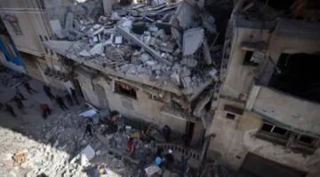 مقتل 15 فلسطينيًا جراء قصف إسرائيلي لمنزل في شمال قطاع غزة