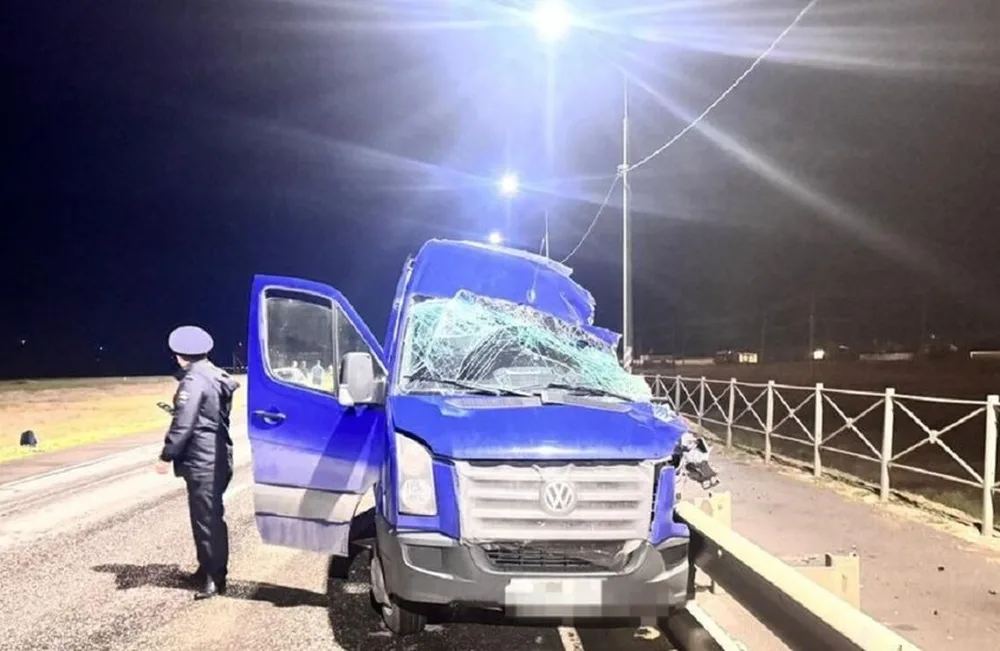 مقتل 9 أفراد وإصابة 7 آخرين في حادث حافلة غرب كولومبيا مقتل 9 أفراد وإصابة 7 آخرين في حادث حافلة غرب كولومبيا