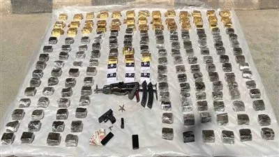 مقتل ثلاثة مجرمين وت confiscation of 476 كيلوغرام من المخدرات والأسلحة النارية خلال عمليات أمنية في عدة محافظات مقتل ثلاثة مجرمين وت confiscation of 476 كيلوغرام من المخدرات والأسلحة النارية خلال عمليات أمنية في عدة محافظات