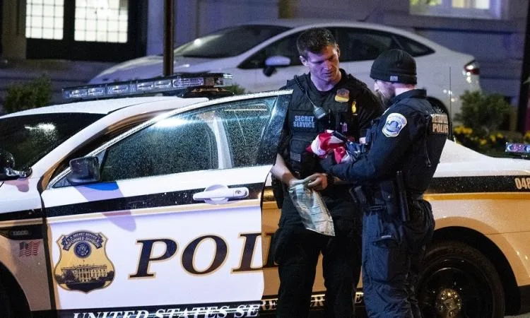 مقتل شخص جراء انفجار عبوة ناسفة قرب عيادة في ولاية كاليفورنيا الأمريكية مقتل شخص جراء انفجار عبوة ناسفة قرب عيادة في ولاية كاليفورنيا الأمريكية