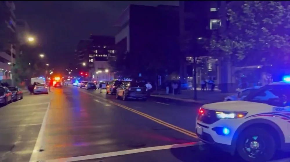 مقتل موظفين من السفارة الإسرائيلية في حادث إطلاق نار بالقرب من متحف في واشنطن مقتل موظفين من السفارة الإسرائيلية في حادث إطلاق نار بالقرب من متحف في واشنطن