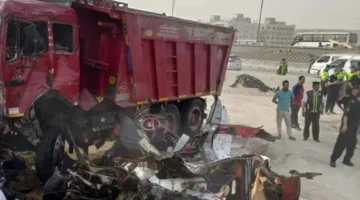 مقتل وإصابة 8 أفراد جراء حادث تصادم ثلاث سيارات على الطريق الدائري.
