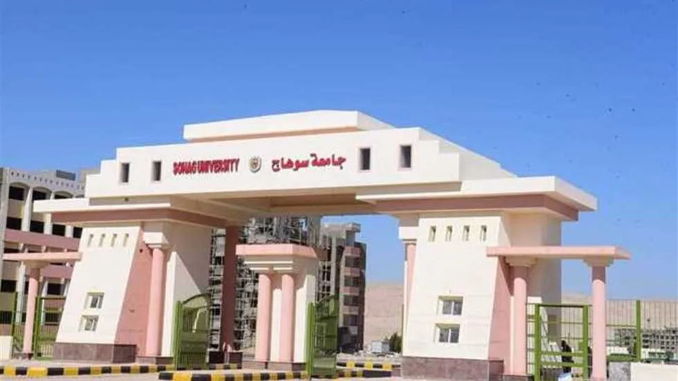 مكافآت مالية تبلغ 1500 جنيه لأعضاء هيئة التدريس والإداريين بمناسبة عيد الأضحى مكافآت مالية تبلغ 1500 جنيه لأعضاء هيئة التدريس والإداريين بمناسبة عيد الأضحى