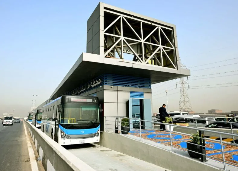 رئيس الوزراء يزور المرحلة التجريبية الأولى لمشروع الحافلات الترددية رئيس الوزراء يزور المرحلة التجريبية الأولى لمشروع الحافلات الترددية