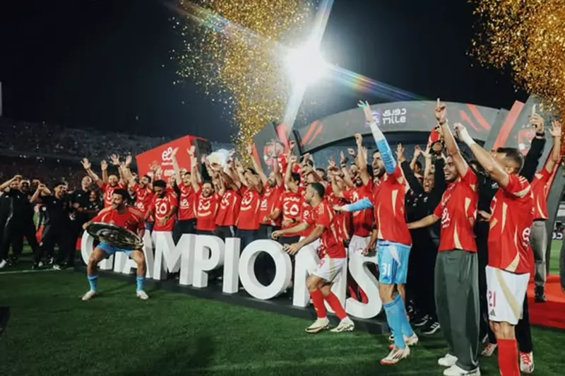 ملف يلا كورة: نجاح الأهلي في التتويج، تجميد قيد الزمالك، واحتفالات بيراميدز.