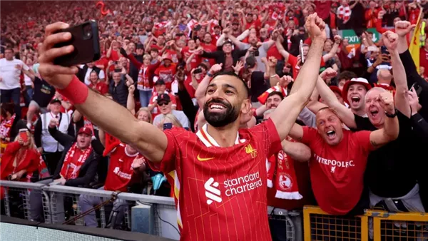 ملك أنفيلد يطارد المجد.. مساهمة واحدة تفصل محمد صلاح عن رقم قياسي لا يُنسى