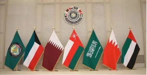 ملك السعودية يدعو سلطان عمان إلى القمة الخليجية الأمريكية