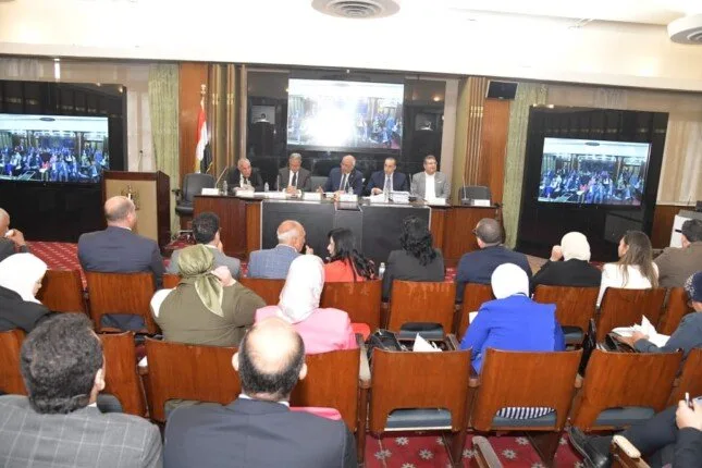 «ممثل المستأجرين»: كنا نبذل كل جهدنا سابقًا.. لا يمكنني الآن أن أقول سأدعمكم من خلال صندوق. «ممثل المستأجرين»: كنا نبذل كل جهدنا سابقًا.. لا يمكنني الآن أن أقول سأدعمكم من خلال صندوق.